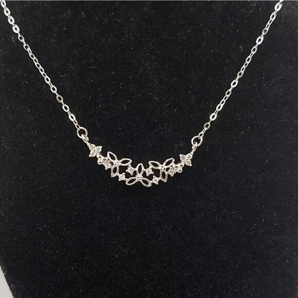 925 Sterling Silver Clustered Flowers Necklace - Picture 5 of 9